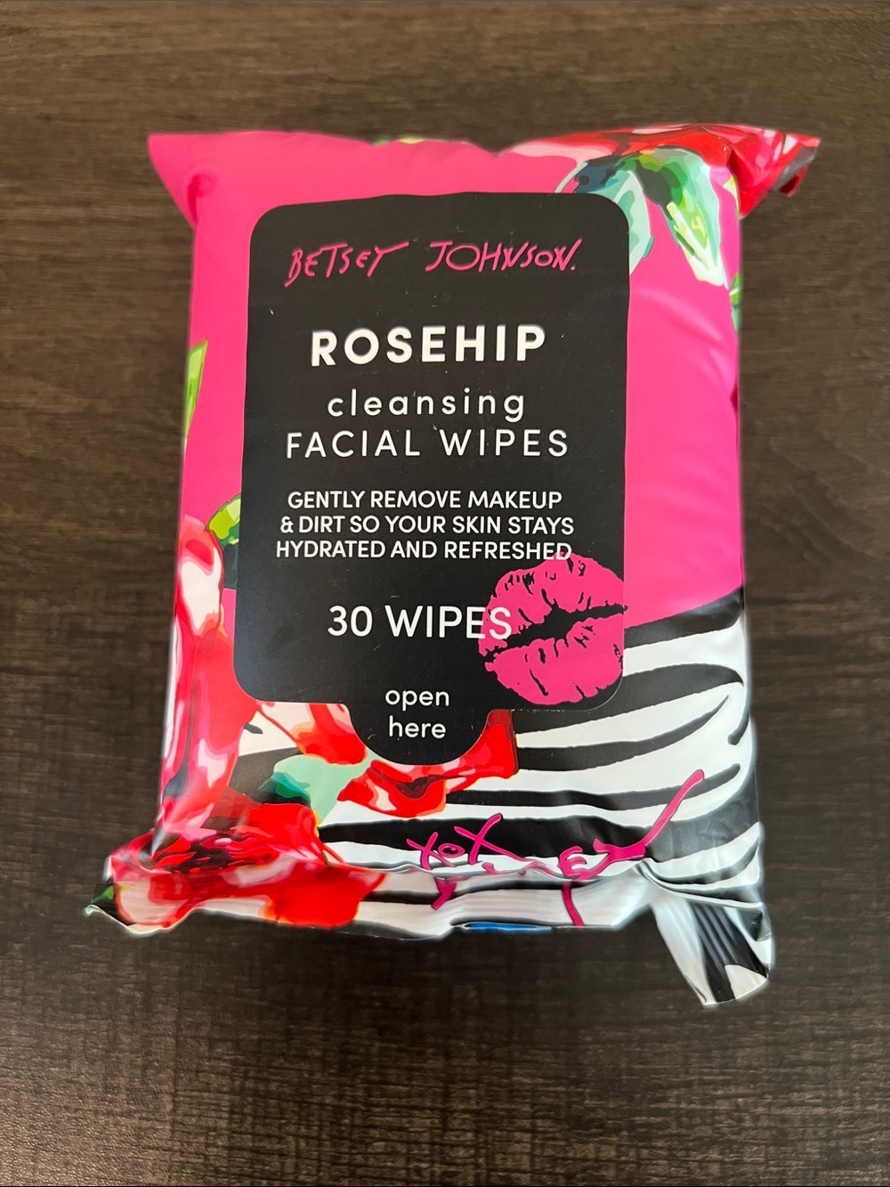 Betsey Johnson Rosehip Cleansing Facial Wipes